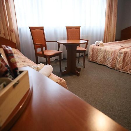 Nasz Klub - Pokoje Goscinne Poznań Exteriör bild